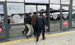 Otobüs durağında uyuşturucu kullanan şüpheli polisten kaçamadı