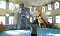 Tepebaşı’nda camiler bayram için özenle temizleniyor