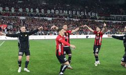 Eskişehirspor turu çiftetelliyle kutladı