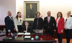 Başkan Ünlüce Koltuğunu Ece Akkan’a Devretti