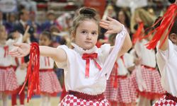 Bugün 23 Nisan neşeyle doluyor insan