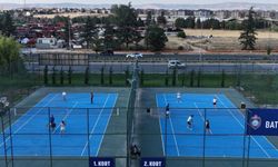 Büyükşehirden her yaşa tenis eğitimi