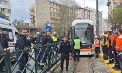 Eskişehir'de yaşlı kadın tramvayın altında kaldı