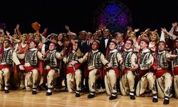 Halk Dansları Topluluğu'ndan görsel şölen