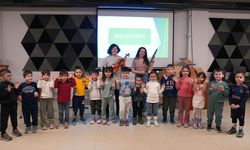 Müziği sevdiren merkezde enstrümanları tanıyorlar