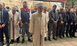 Okul katliamında ölenler için namaz kılındı