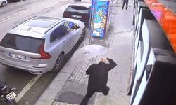 Yoldan geçen adamın üstüne cam düştü