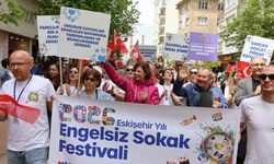 Engelsiz sokak festivali renkli görüntülere sahne oldu