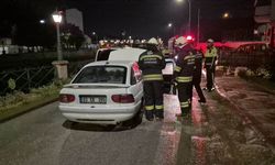 Hareket halindeki otomobilde çıkan yangın itfaiye ekiplerince söndürüldü