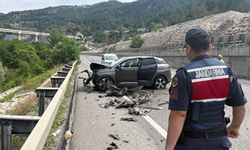 Bilecik'te otomobil tıra arkadan çarptı: 2 yaralı