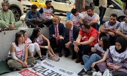 CHP’li Çakırözer’den açlık grevindeki öğretmenlere destek