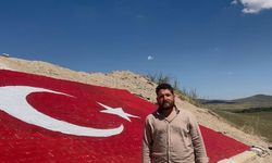 Sakarya Meydan Muharebesi'nin yaşandığı tepeye Türk bayrağı çizdiler