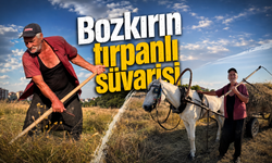 Tırpanı ve atıyla geçmişi yaşatıyor