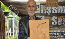 Uçakları bıraktı, ahşaba hayat verdi