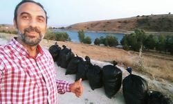 Balık tutmaya geldikleri gölette çöp topladılar