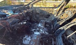 Çevreyolunda yanan otomobil küle döndü