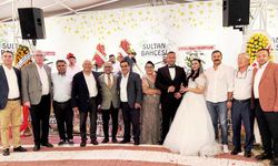 Seyitgazi’deki düğün, siyaset ve bürokrasiyi buluşturdu