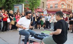 Sokaklarda bu ay da “sahne senin” heyecanı