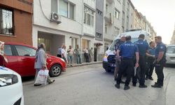 Sokakta düştü, evinin kapısında hayatını kaybetti