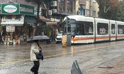 Eskişehir yağmura uyandı, yağmur devam ediyor