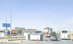 Eskişehir'de hafif ticari araç devrildi: 5 yaralı