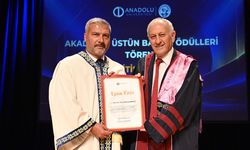 Anadolu Üniversitesi Akademik Üstün Başarı Ödülleri sahiplerini buldu