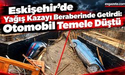 Eskişehir’de kontrolden çıkan otomobil inşaatın temeline uçtu