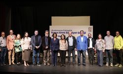 Genco Erkal Sahnesi’nde Edebiyat Ve Neşe Buluştu