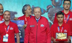 Şampiyonlar ödüllerini Cumhurbaşkanı Erdoğan’ın elinden aldı
