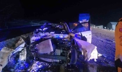 Yozgat’ta otomobil ile çekici çarpıştı: 3 ölü, 2 yaralı