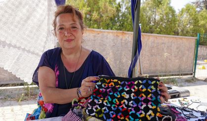 Kadınların el işi eserleri bu bahçede