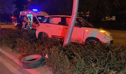 Eskişehir'de sürücü firar etti, yolcular yaralandı