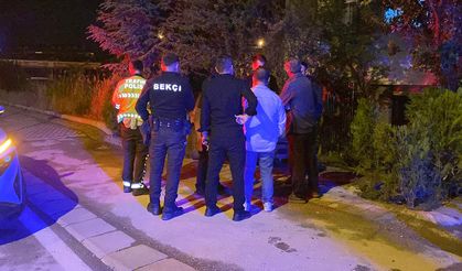 Eskişehir'de bir  otomobil müstakil evin bahçesine daldı