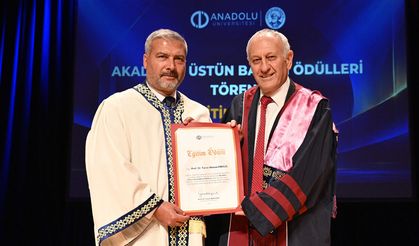 Anadolu Üniversitesi Akademik Üstün Başarı Ödülleri sahiplerini buldu