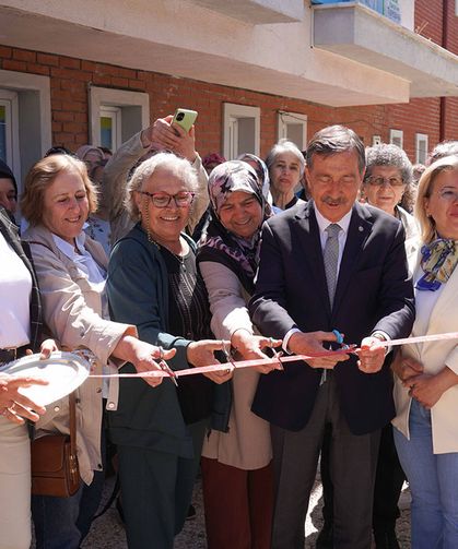 Başkan Ataç kadınların yılsonu sergi heyecanına ortak oldu