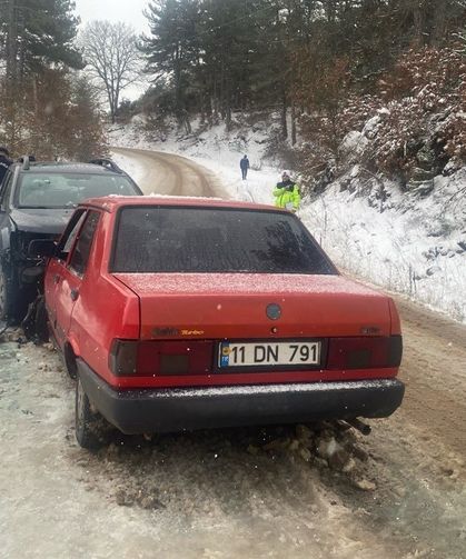 Bilecik'te meydana gelen trafik kazasında 4 kişi yaralandı