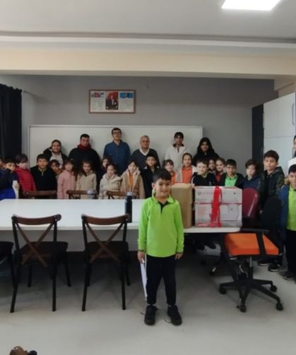 Cengiz Topel'in miniklerinden anlamlı hediye