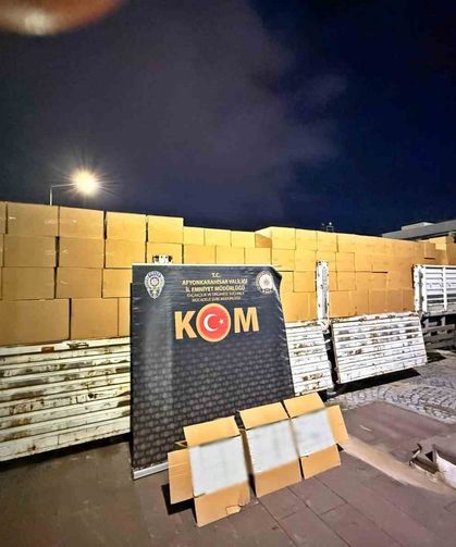 Polis 1 tır dolusu kaçak boş makaron ele geçirdi