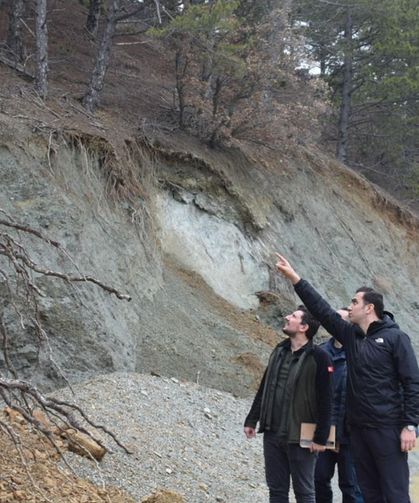 Baraj gölünde artan su seviyesi heyelana neden oldu