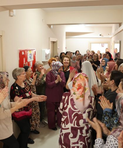 Odunpazarı’nda Halk Merkezi Kursiyerlerinden Renkli Defile