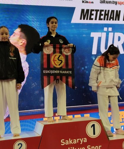 Sakarya’daki Yıldızlar Ligi Finalinde Eskişehirli Karatecilerden Önemli Başarılar