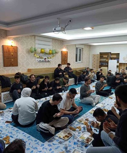 Emirdağ'da üniversiteli öğrencileri iftar programında buluştular