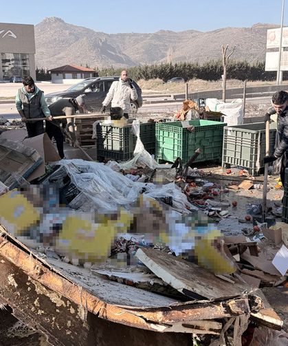 Gıda malzemesi yüklü tır refüje girdi: 1 yaralı