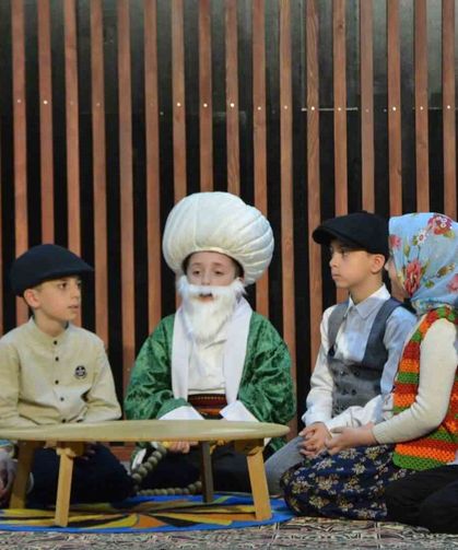 Alkışlar minik oyuncular için yükseldi