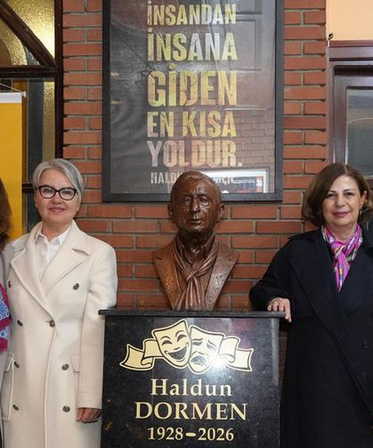 Başkan Ünlüce “Unutmak” Oyununda Sanatseverlerle Buluştu