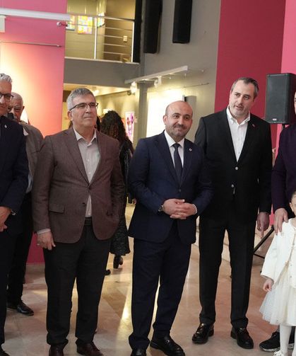 “Renklerin çocuk hali” sergisi açıldı