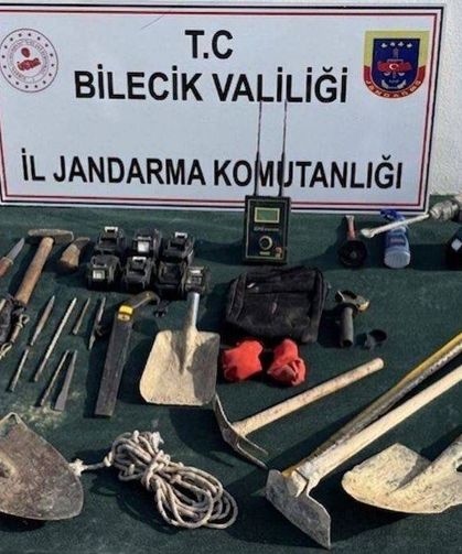 Bilecik'te kaçak kazı yapan 5 kişi suçüstü yakalandı