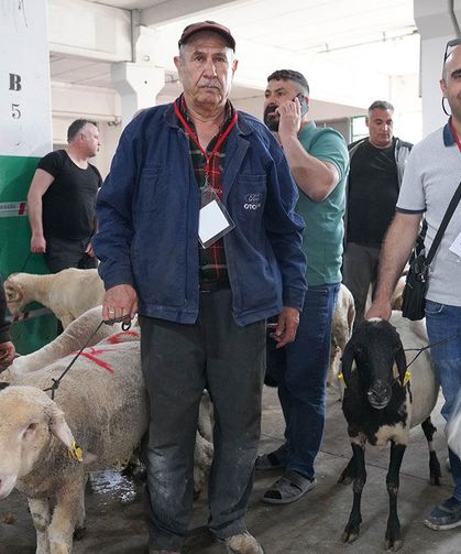 Ahmet başkan halkın yanında, halkın başkanı