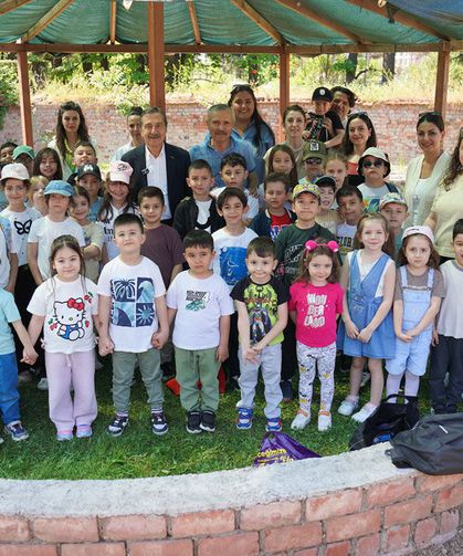 Başkan ataç çocuklarla fide dikti