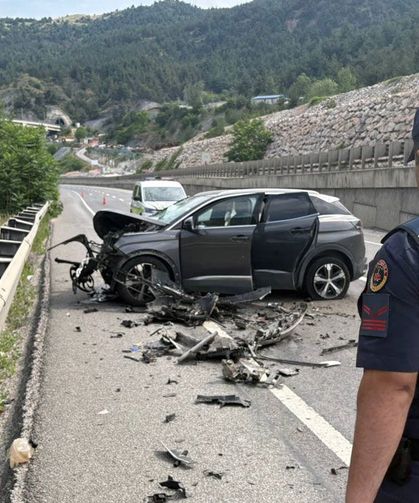Bilecik'te otomobil tıra arkadan çarptı: 2 yaralı